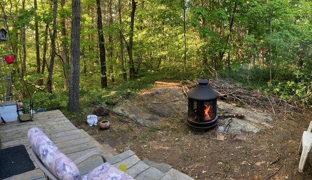Cozy rustic private cottage 1 minute to beach in Gravenhurst