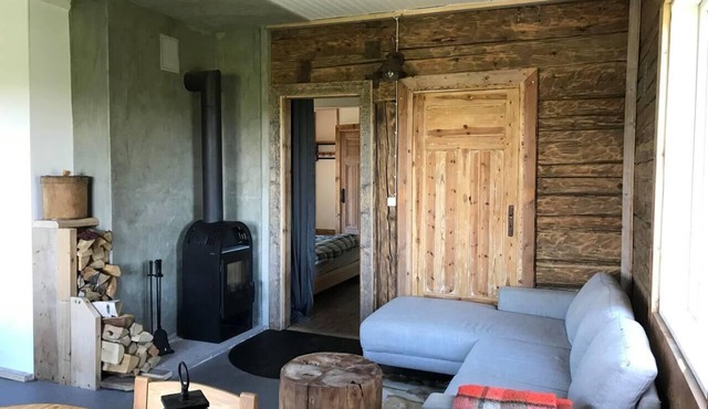 Cozy stuga with mountain & northern lights view