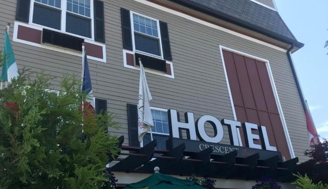 Crescent Suites Hotel