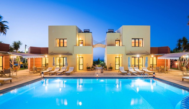 Daphnis Villas, 4 Villas , Sleep 24, Heated Pool, 200m From The Beach, Sea View