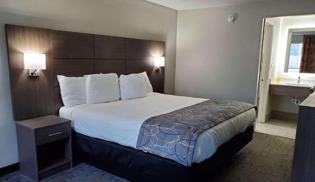 Days Inn & Suites by Wyndham Charleston Airport West