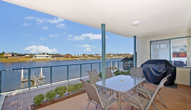 Dolphins 2 - Villa On The Port Macquarie Waterways