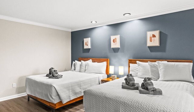 Double Queen Room Hotel- 2 Pools, Near Beach/Boardwalk, No Pets Allowed