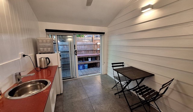 Downtown Mullumbimby CBD Studio/Office/Cabin (Self-contained)