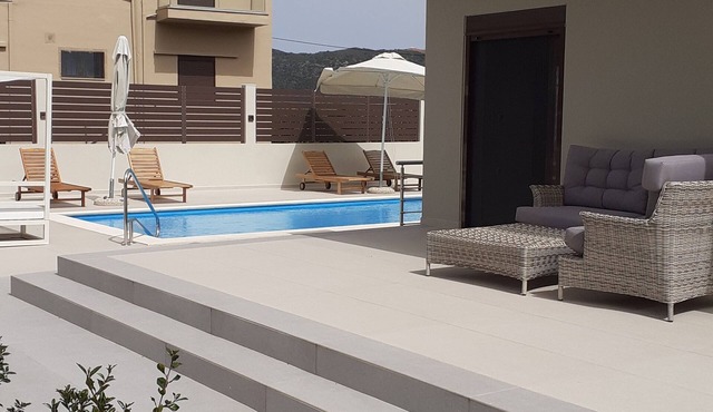 Elegant Accommodations: Giannis Villa in Skinés offers a spacious villa.