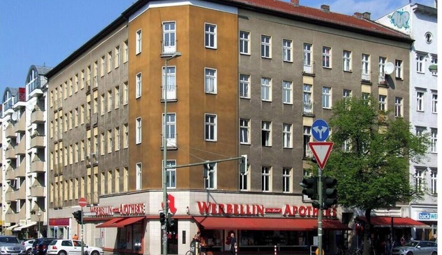 Elegant & Central: 3-Bedroom Designer Apartment with Balcony in Berlin