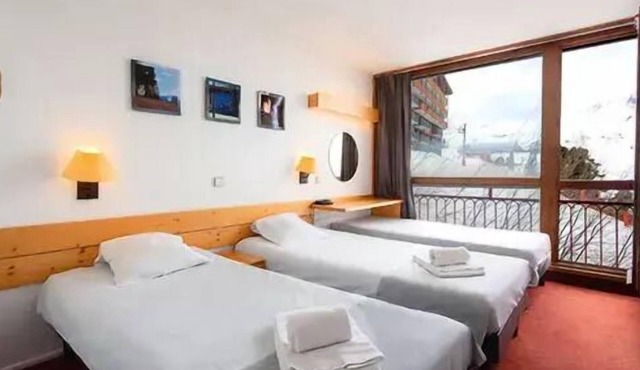 Essential Room 3 Adults