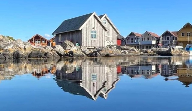 Exceptional Cottage 2 meters from the sea, possible to rent boat, Bekkjarvik, 60 km from Bergen