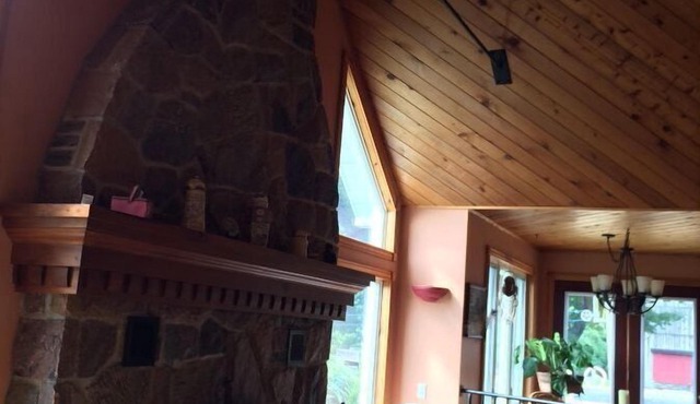 Executive home 3 minutes from top of Beaver Valley Ski Club