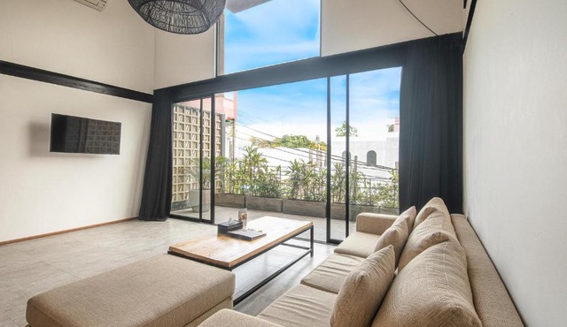 Expansive Loft 200m from Canggu Beach