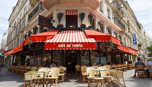 EXPERIENCE THE BEST OF PARISIAN LIVING IN THE VIBRANT MARAIS – RUE DU TEMPLE
