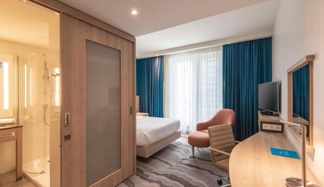 Explore Berlin from a Prime City Centre Location | 3 Queen Rooms w/Breakfast