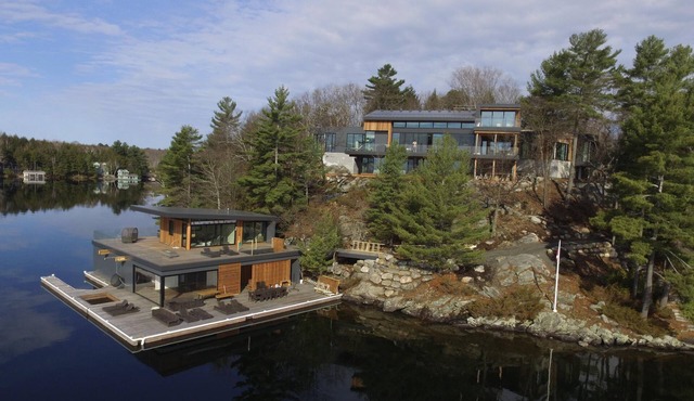 Exquisite 12 bed 13 bath cottage on Lake Joseph