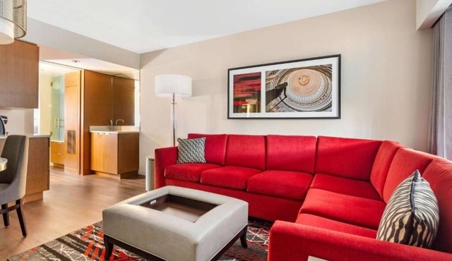 Four 1-Bedroom King Stays w/Kitchenettes | Free Breakfast | 0.5 Mi to Georgetwn