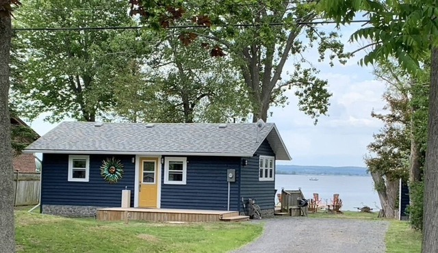 Glorious Sunsets-Wellers Bay Prince Edward County Family friendly-Water Front!