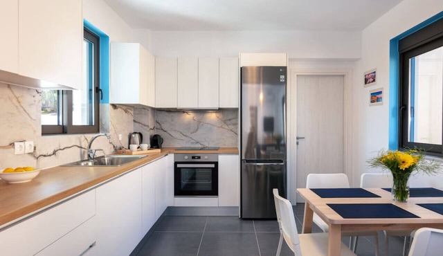 Greek Sky- New modern apartment with shared pool