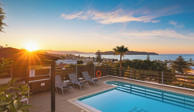 Heated pool & Sauna