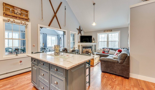 Hidden Gem! Waterville Estates home with Views! Dog friendly!