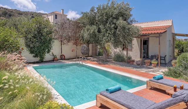 Ideally located to explore W.Crete, Cottage with private, eco, heated Pool