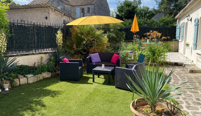 INSTANT FLEURY: cozy studio with secret garden!
