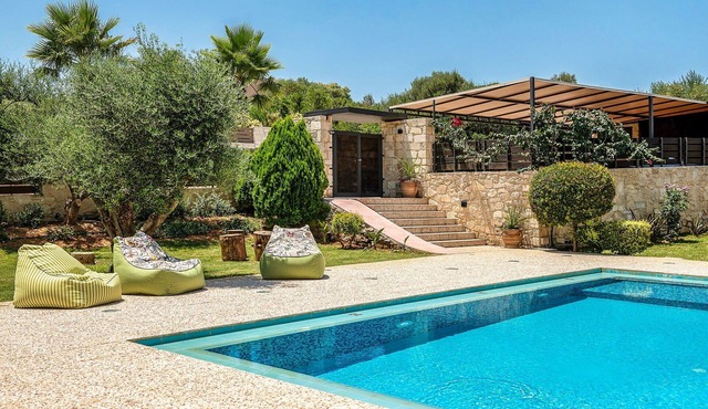 Kalisti Estate: 6-Bedroom/500m to Beach/Private Pool/Playground/BBQ Area