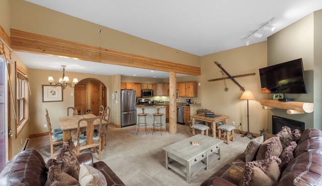 Keystone Condo Only 2 Mins from Slopes & River Run, Treed Views from Balcony!