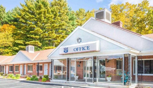Knights Inn Lenox