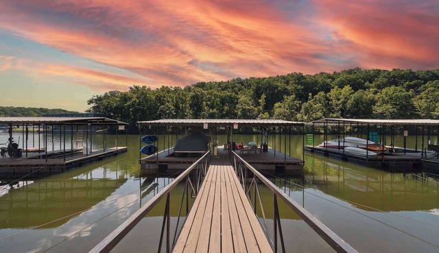 Lake Front |Private Dock |Blue Bungalow|3bed|2bth