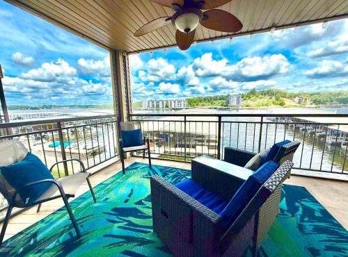 Lakefront Luxury 2BD2BA Condo at The Falls-7PP