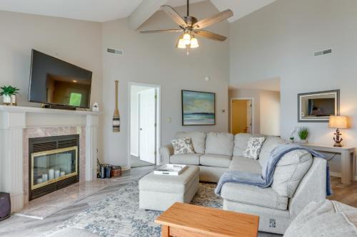 Lakefront Ozark Getaway w/Views + Community Perks