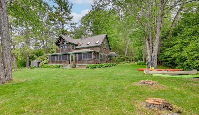 Lakefront Westhampton Cabin w/Beach + Kayaks!