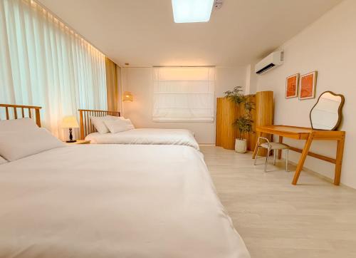 Large accommodation for 10 people, Near Jongno, Itaewon , Seongsu,family trip