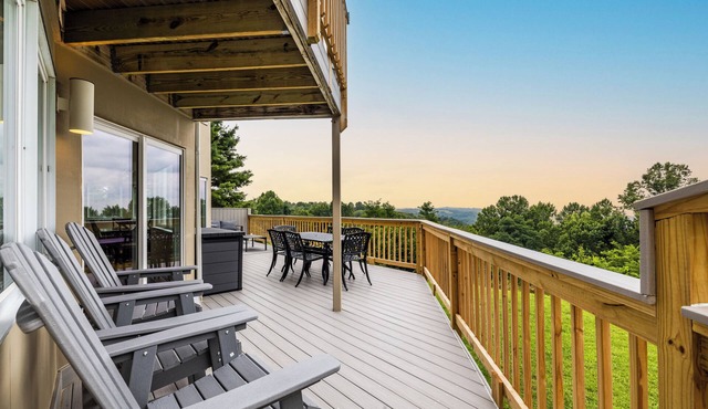 Large Groups Welcome/Sleep 16/Hot Tub/Theater/Summer special