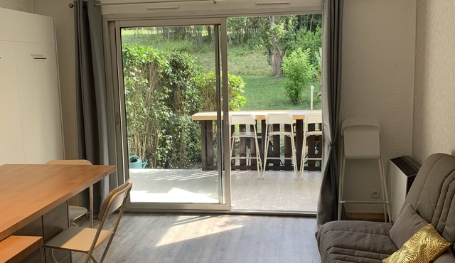 Large studio 4/6 people south facing balcony terrace garden