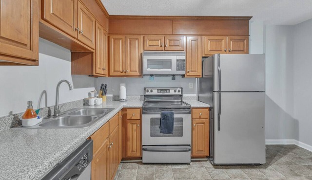 Luxurious 3 Bed Suite in Raleigh~