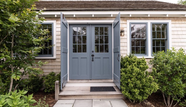 LUXURIOUS New Cottage! 5-min. walk to Main St. And Harbor Beaches