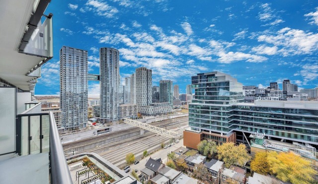 Luxury 2BR/2BA at The Well | Pool, Gym & Downtown Views