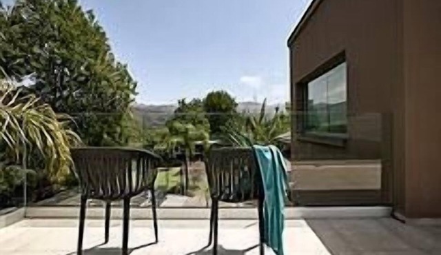 Luxury 6 bedroom villa private heated pool with Free Shuttle Service + Free Mini Vans Hire