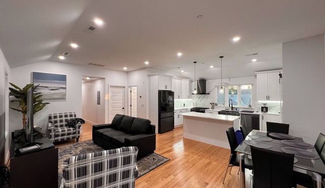Luxury and Modern Apt near Mall/Hospital
