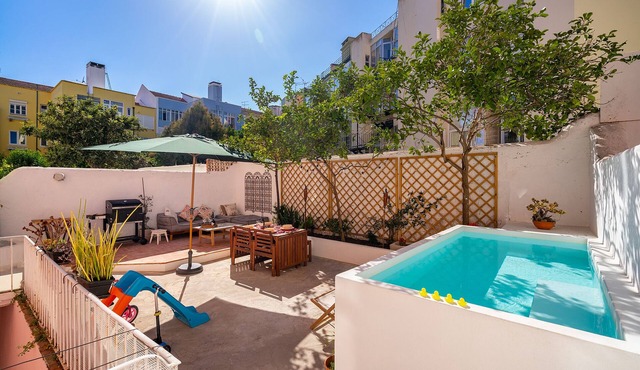Luxury apartment with private Pool & Garden