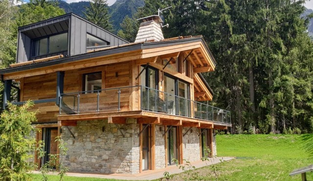 Luxury Chalet w/Spa | Breakfast & Housekeeping