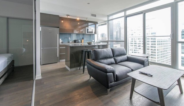 Luxury Downtown 1BD Suite w/Rooftop Terrace | Minutes to ByWard Market