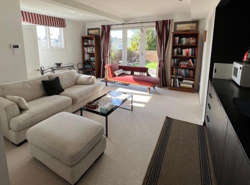 Luxury Flat Grey Lynn, close city with car pad