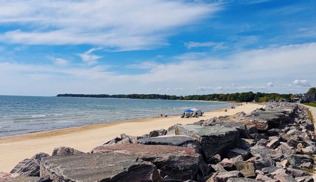 Luxury Lakeview Modern 3 Bedroom Cottage at Sherkston Shores.