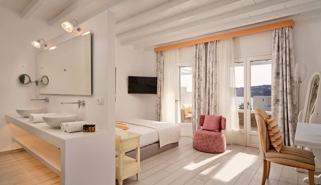 Magnificent Mykonos Suite | Deluxe Suite with Private Pool and Sea View | Elia