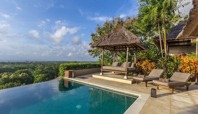Magnificent Ocean View 4BR Villa, Car + Driver - Uluwatu! 2Min Drive To Beach!