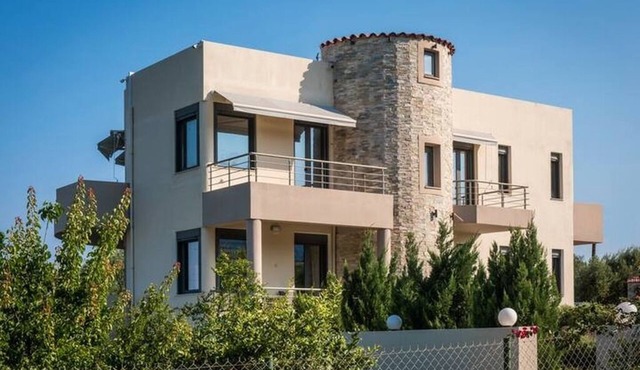 Malena Apartment by 8essentially