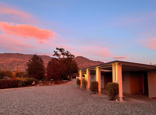 Manuka Crescent Motel
