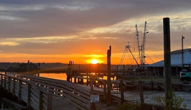 Minuets from beautiful Holden Beach, seconds away from Lockwood Folly boat ramp