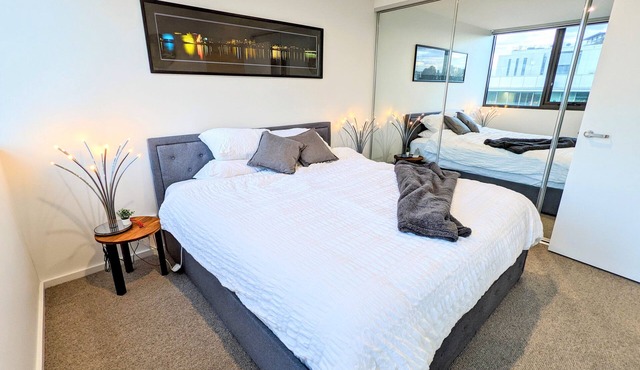 Modern 1-Bedroom Apartment - Close to City Centre & ANU, free parking